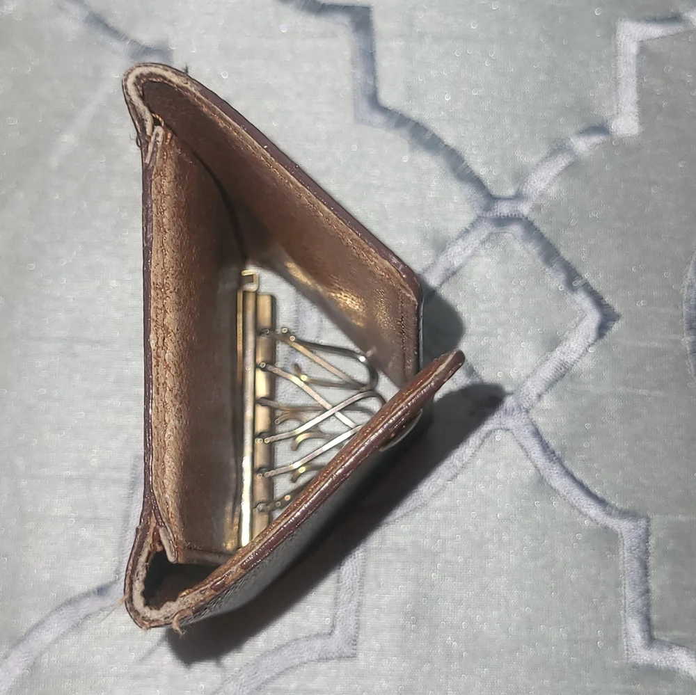 Vintage Louis Vuitton Monogram Key Holder - Picture 7 of 8